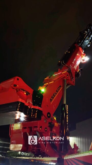 Şehrin silüetinde gece, çeliğin gücüyle buluşuyor.🌙🌃🔥
.
.
.
#crane #güç #vinç #vinc #aselkoncrane