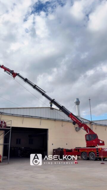 Korkusuzca ve kendinden emin; En yüksekte! ✈️😎
▫️ASK120 TM 6+5▫️
.
.
.
#crane #cranes #vinç #vinc #aselkoncrane